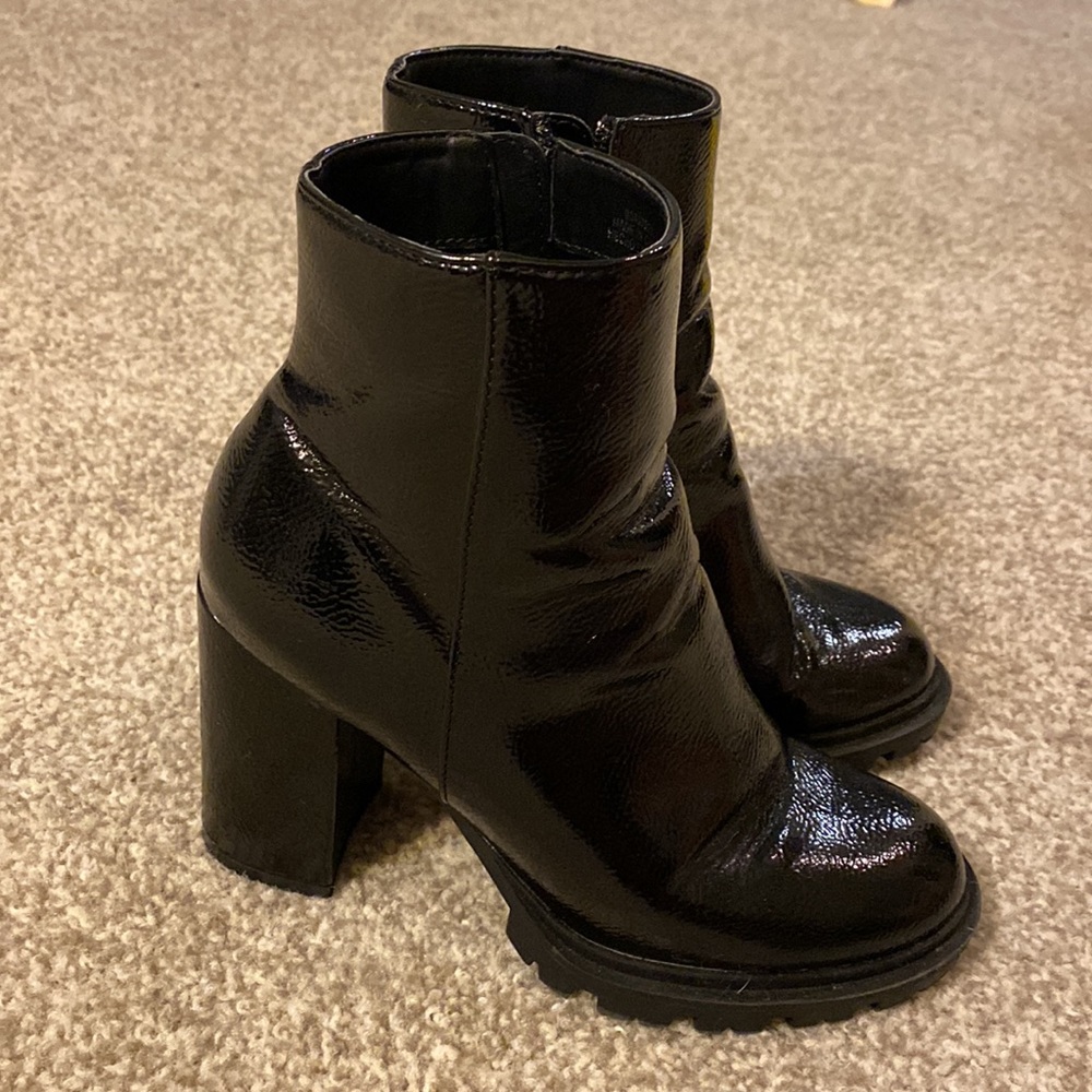 Black high heel boots - Picture 2 of 3